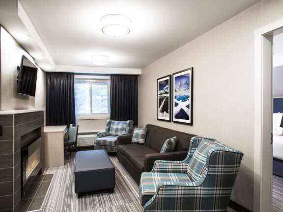 Mountaineer Suite Living Room